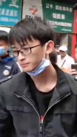 DƬ